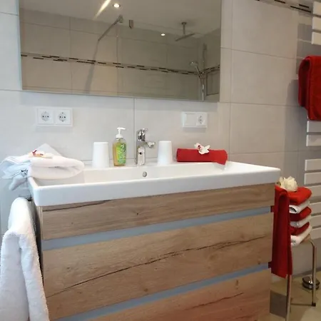 With 2 Bedrooms זונטהופן